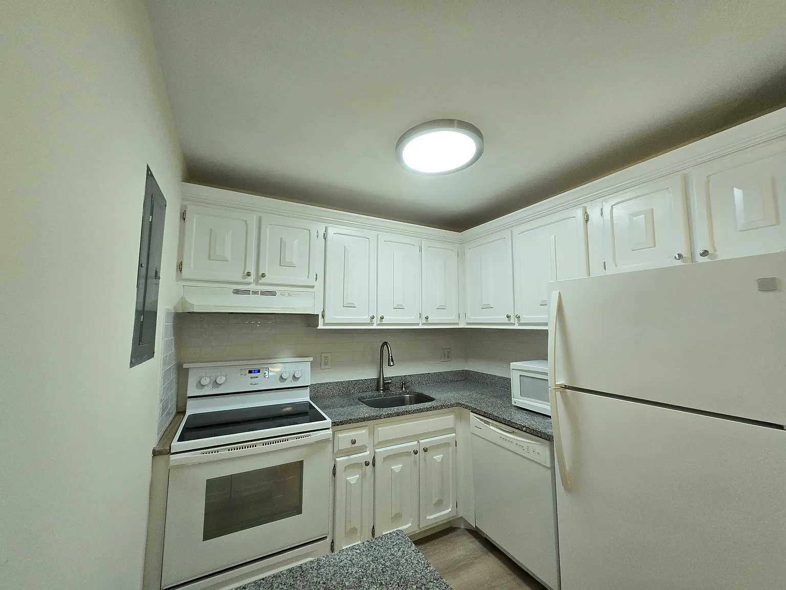 1 bed, 685 sqft, $1,595 — Photo 2
