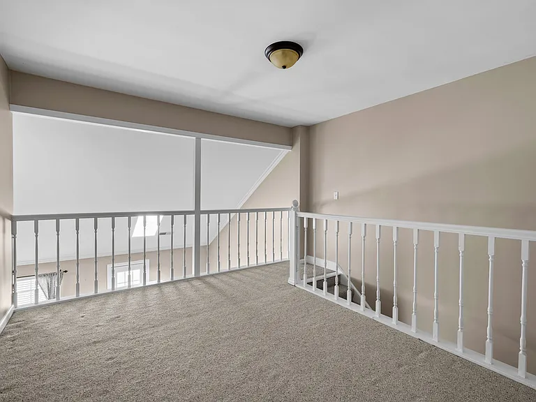253 Jackson St — Photo 2