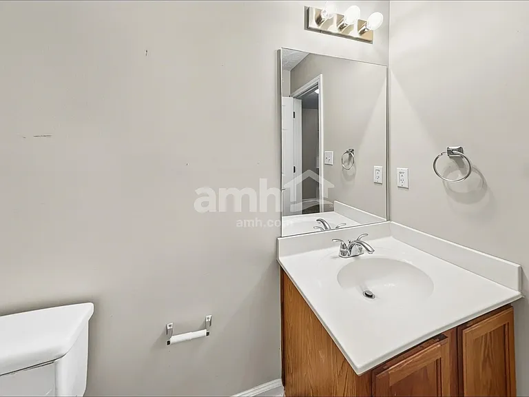 451 Bellingham Dr — Photo 15