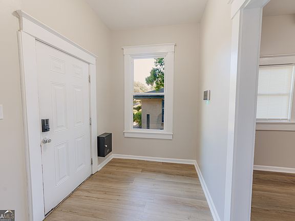 4th image of 2217 Bolling St
