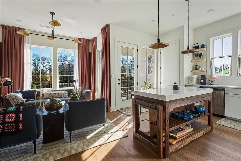 2 bed, 2.0 bath, 921 sqft, $2,800 — Photo 4