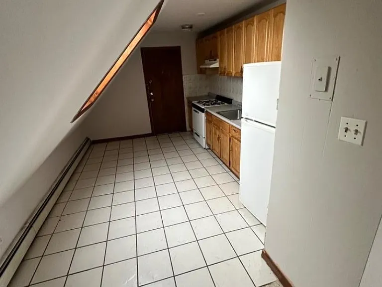 136 Marshall St — Photo 2