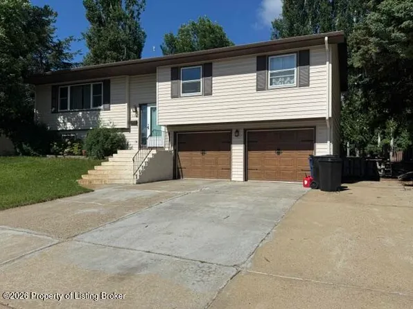 680 4th Ave SW, Dickinson, ND 58601