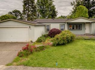 742 N Howe St, Carlton, OR 97111