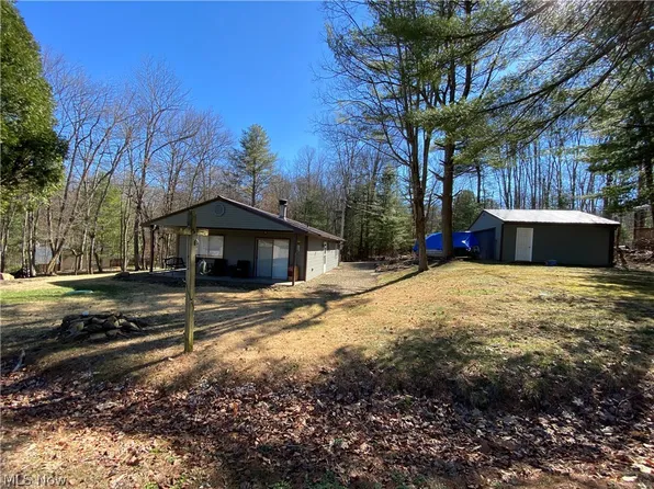 2239 Maple Dr SW, Carrollton, OH 44615