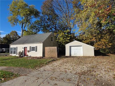 2100 Delmore St, Cuyahoga Falls, OH, 44221