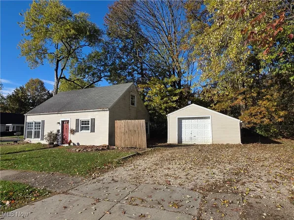 2100 Delmore St, Cuyahoga Falls, OH 44221