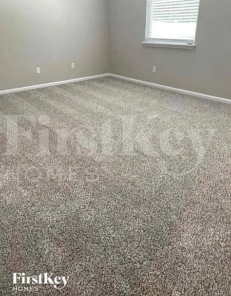 13668 Chipperfield Ln — Photo 4