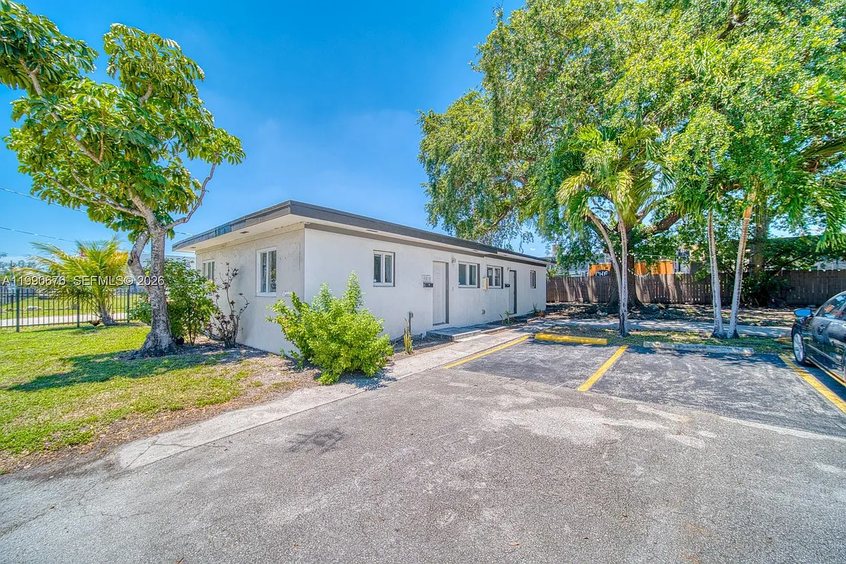 Building Photo - 12210 NE 14th Ave #12210
