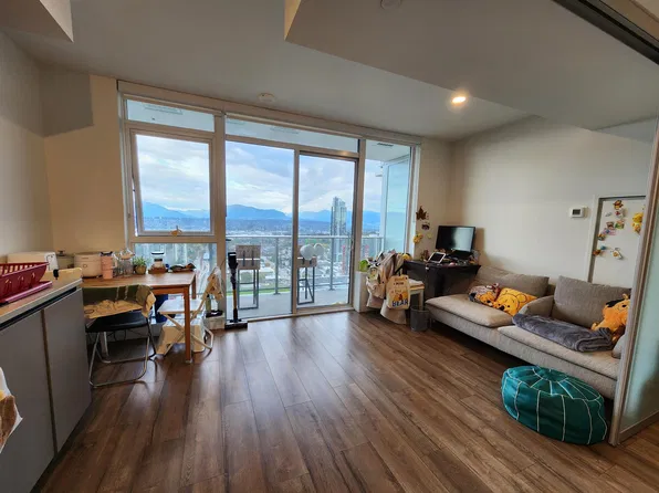 10448 University Dr #3503, Surrey, BC V3T 1V6