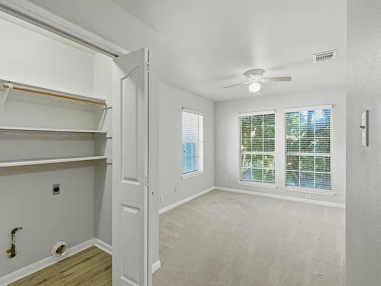 2913 Winchester Dr — Photo 12