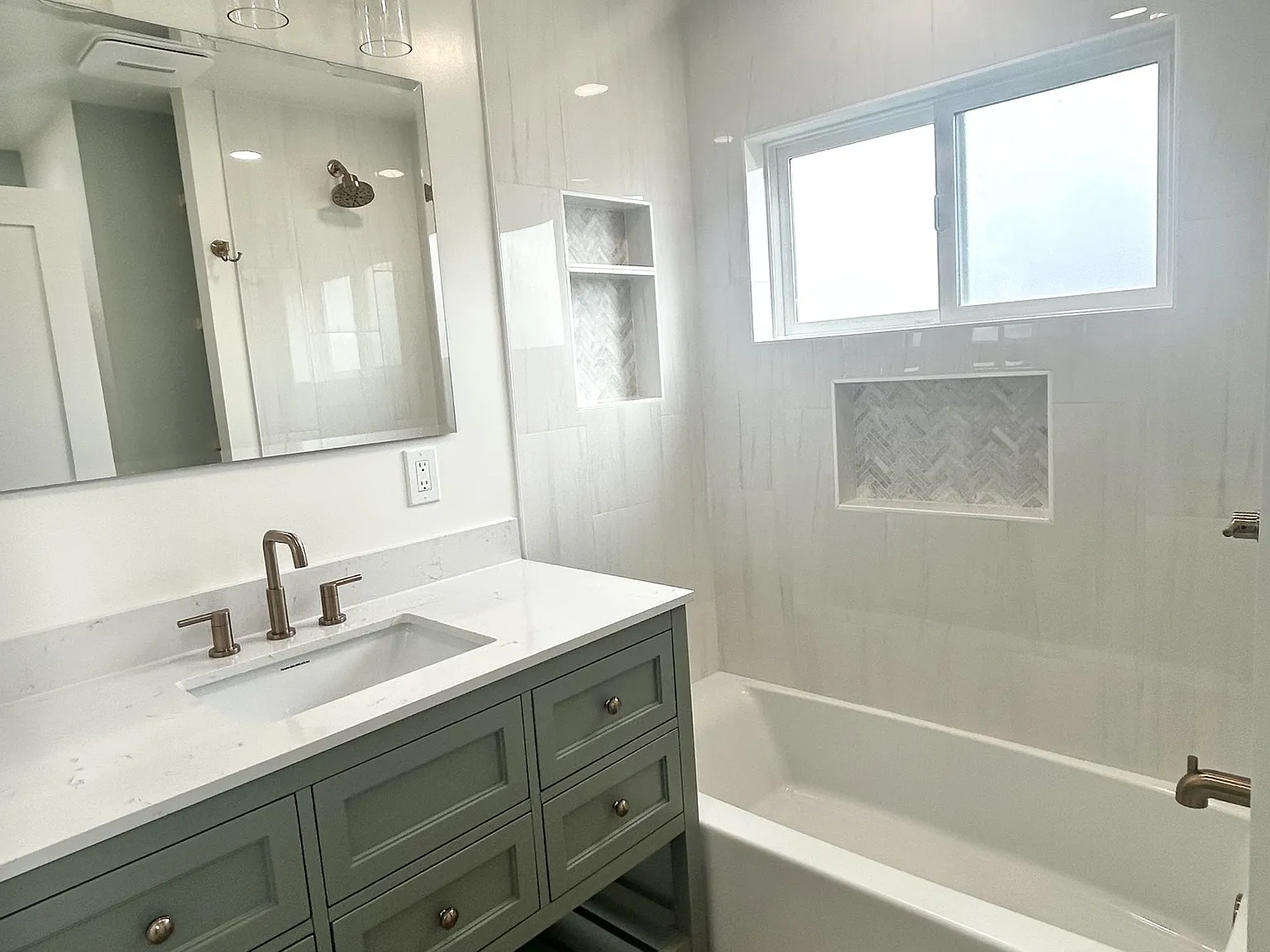 2 bed, 750 sqft, $2,950 — Photo 3