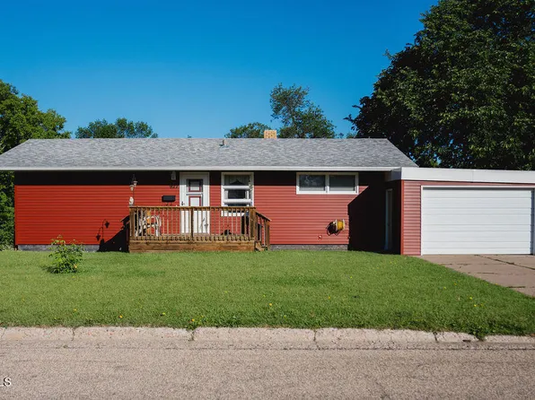 927 3rd Ave NW, Jamestown, ND 58401