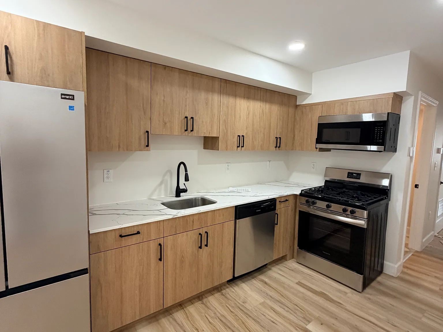3 bed, 1.5 bath, $2,175 — Photo 2