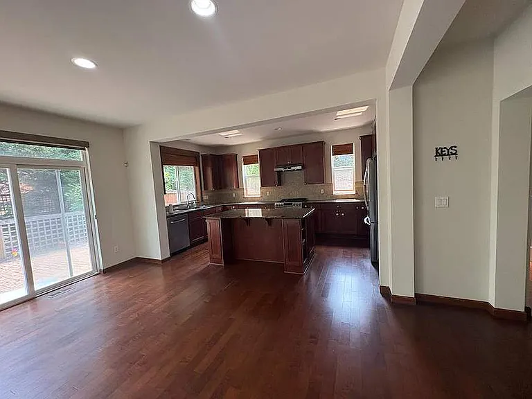 630 Kitsap Ave NE — Photo 5