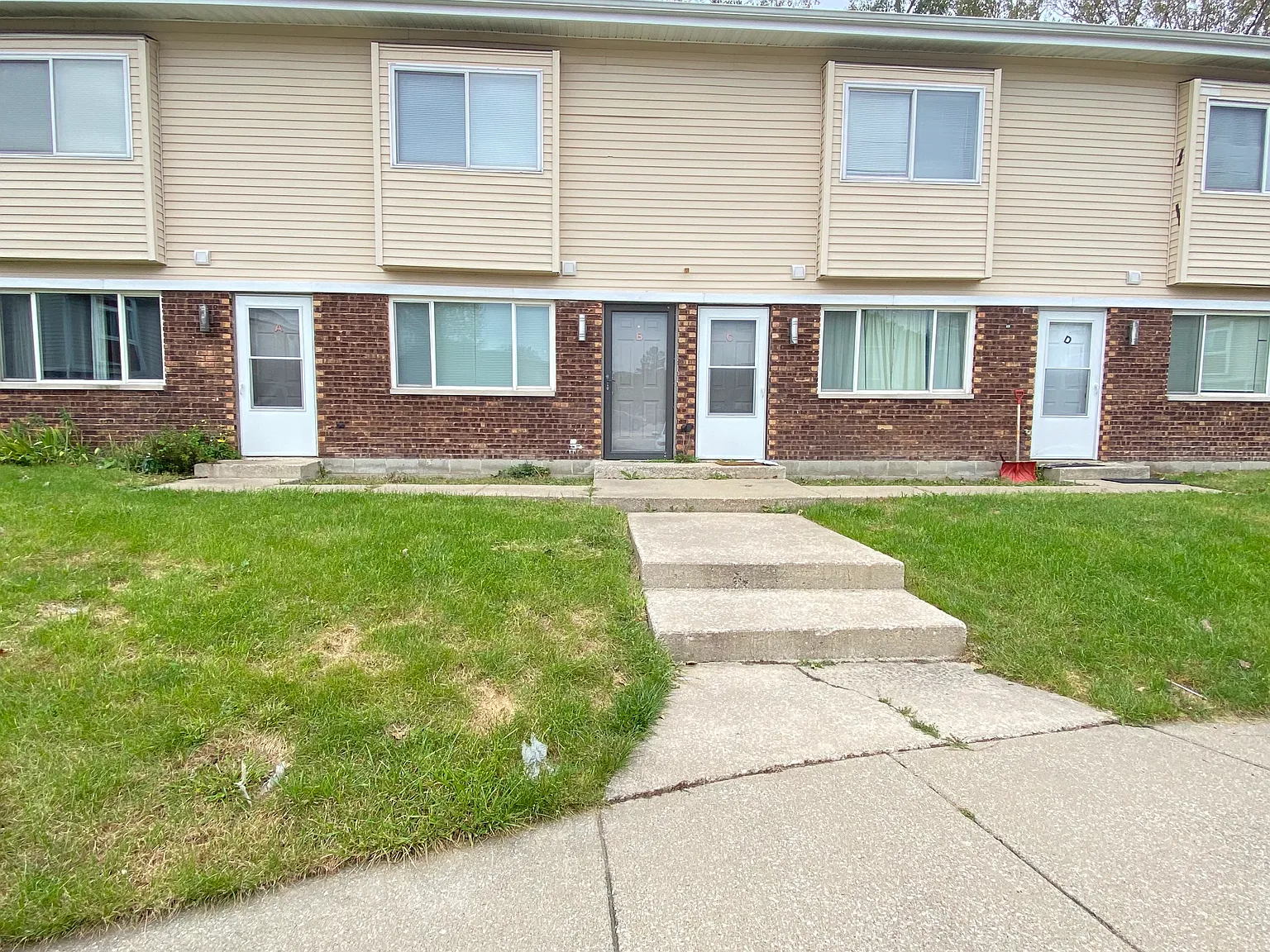 2 bed, 1.5 bath, 1200 sqft, $1,300 — Photo 1