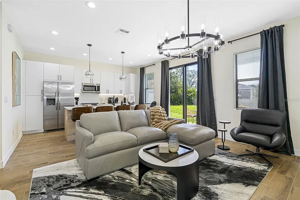 3 bed, 2.5 bath, 1632 sqft, $4,500 — Photo 3