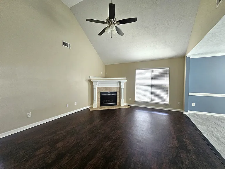 770 Michelle Ct — Photo 3