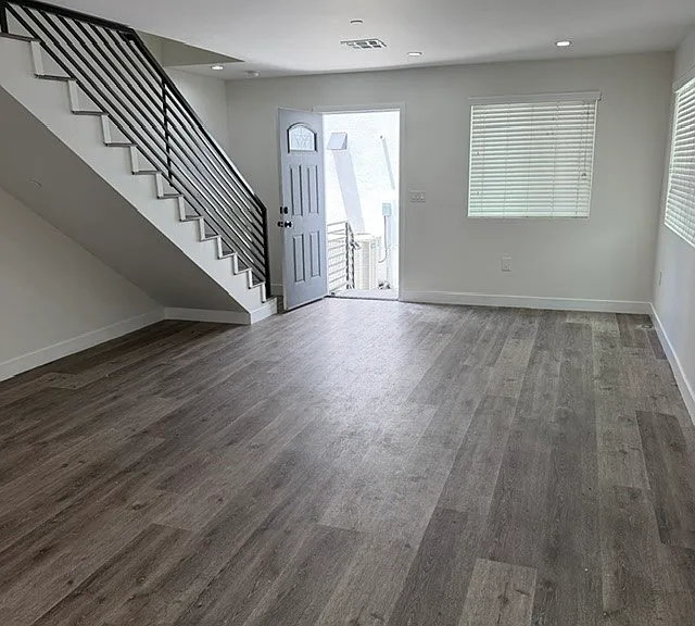 5874 Towne Ave — Photo 2