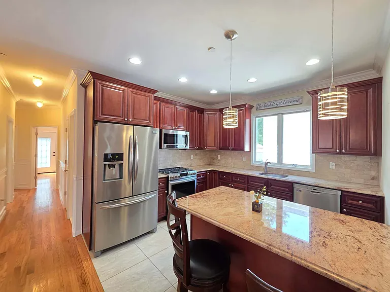 16 Allen Pl #1 — Photo 2