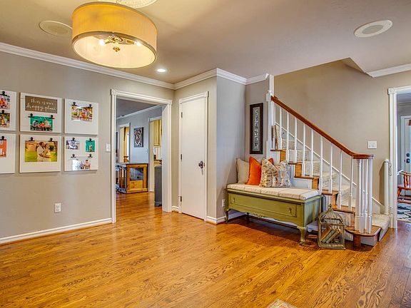 5th image of 2421 W Chestnut Ave