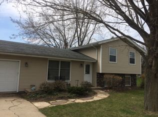 4817 Rollingsford Ln, Roscoe, IL 61073