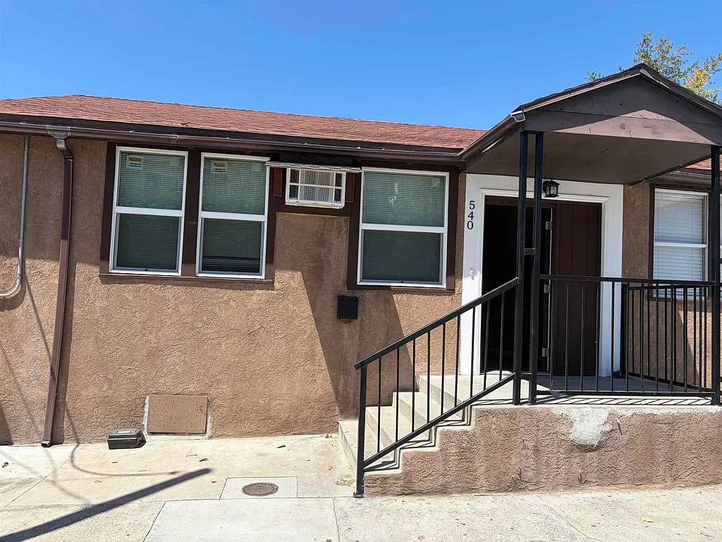 2 bed, 1.0 bath, 762 sqft, $2,800 — Photo 1