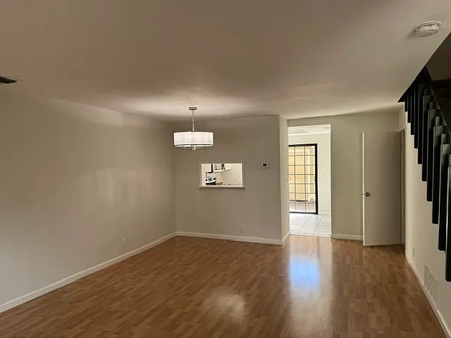 2 bed, 2.5 bath, 1196 sqft, $4,700 — Photo 2