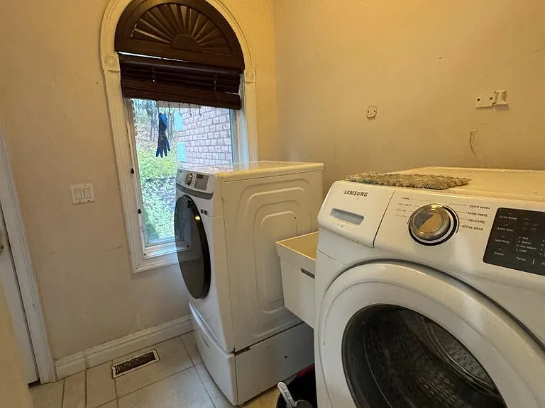 9 Kate Ct — Photo 6