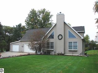 9530 S Luce Rd, Perrinton, MI 48871