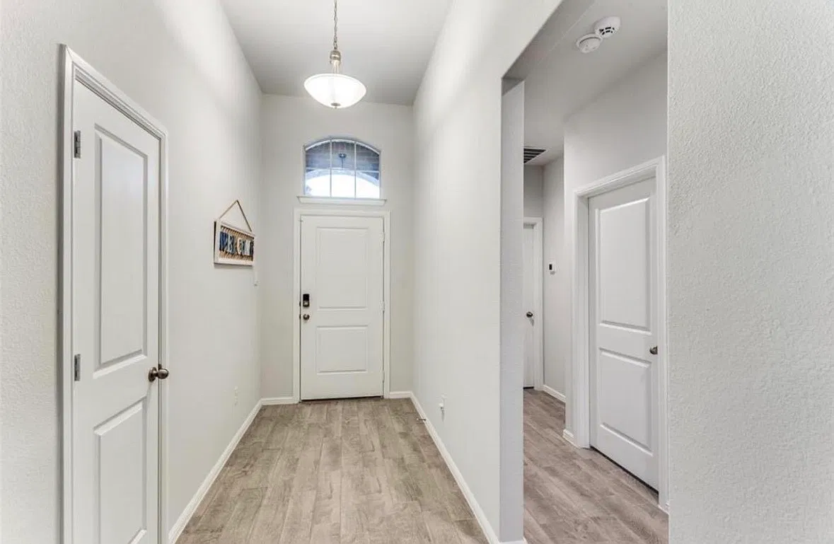 4 bed, 1657 sqft, $2,500 — Photo 2