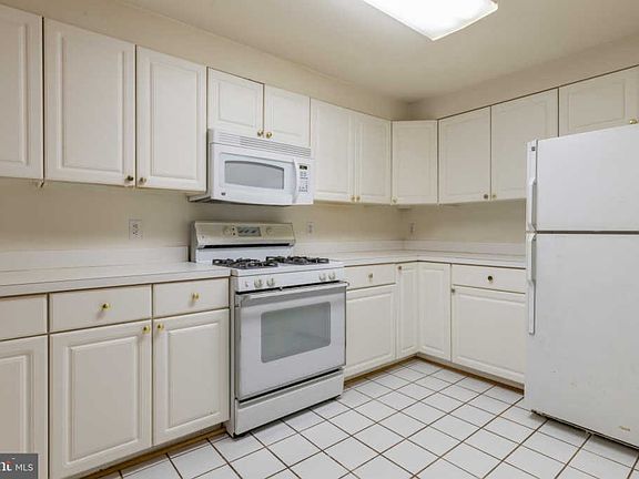5th image of 1050 N Taylor St #1-310