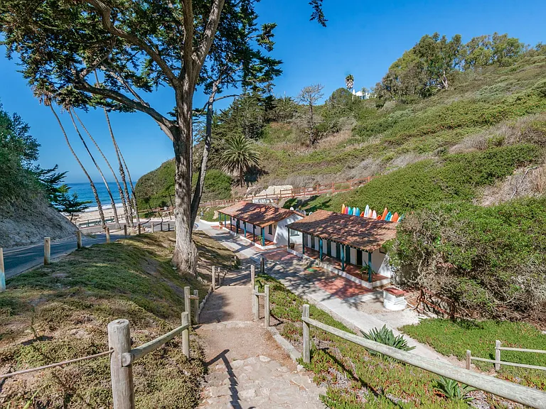 Laguna Blanca Dr — Photo 24