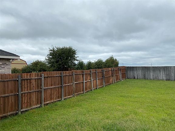 5th image of 2927 Reata Dr
