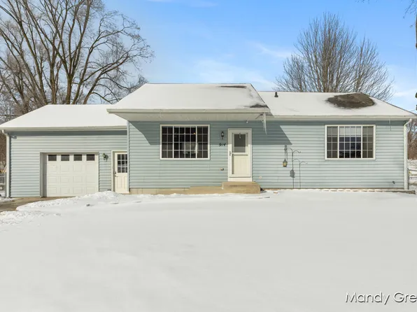 914 E Coffren St, Greenville, MI 48838
