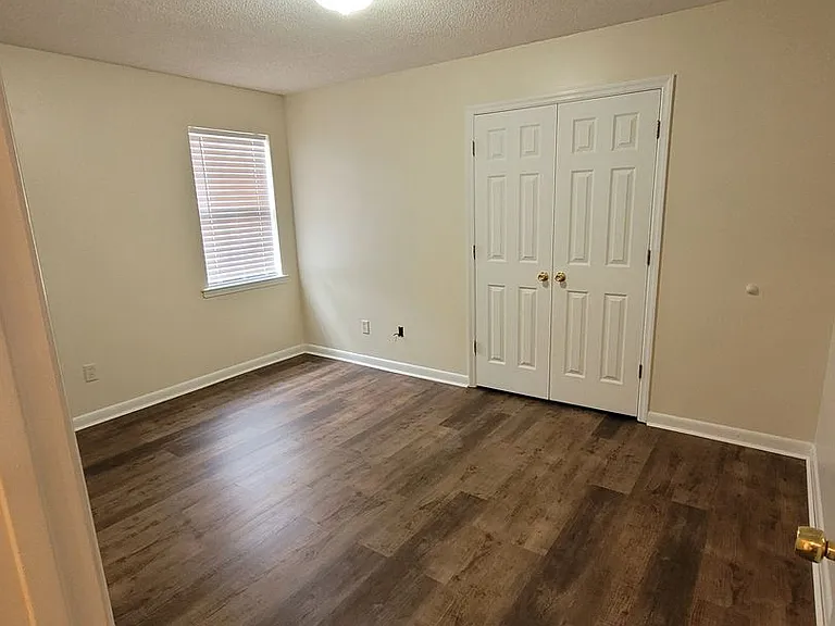 104B Embleton Ct — Photo 5