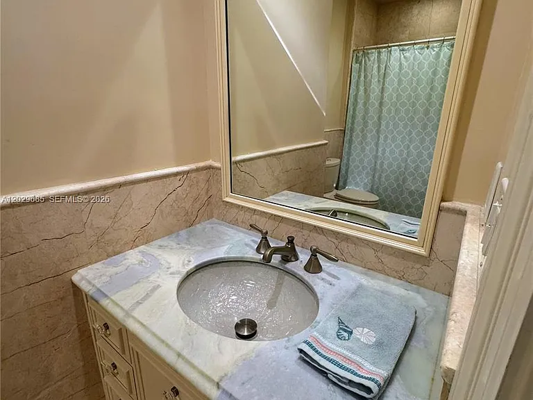 10445 Canterbury Ct — Photo 78
