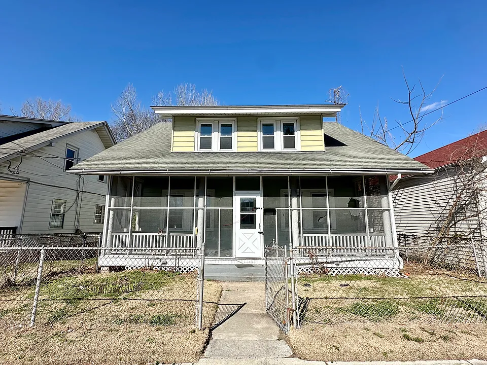 8 Main St