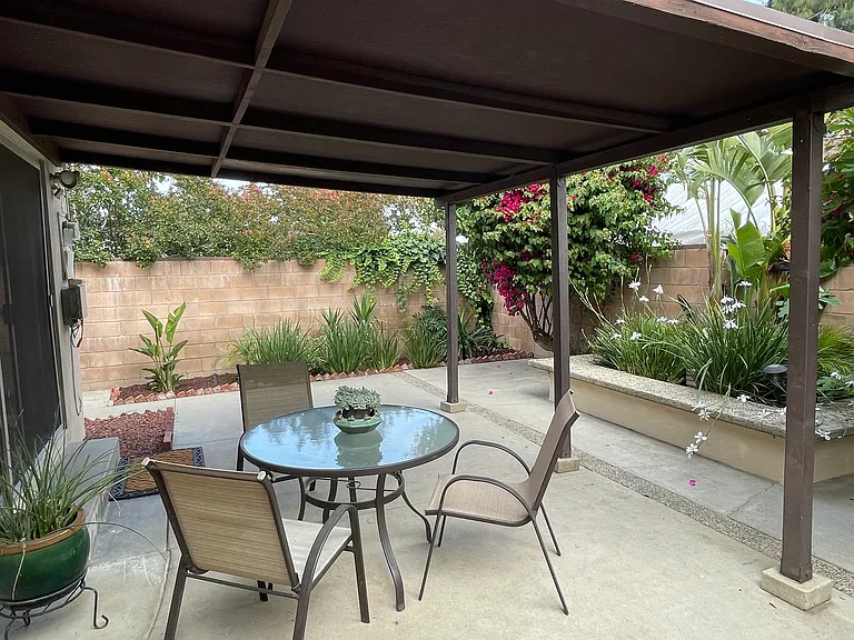 16334 Chatsworth St — Photo 18