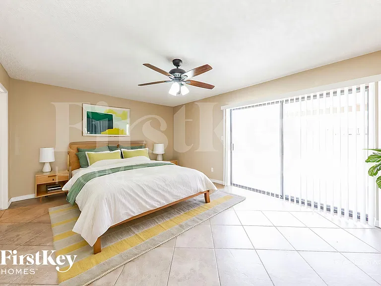 5203 W Sandra Ter — Photo 11