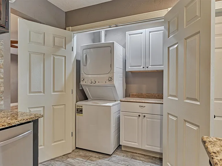 30 Cottage Grove Pl — Photo 22