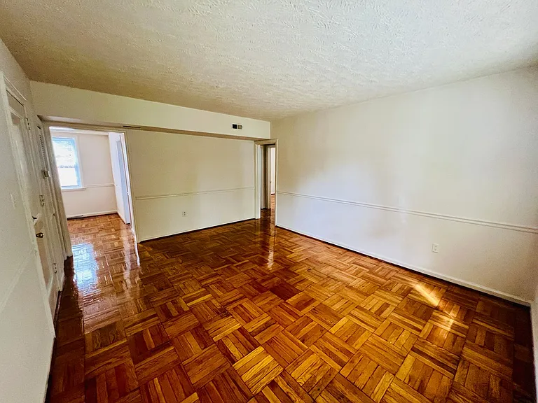 2702 Kensington Avenue — Photo 28