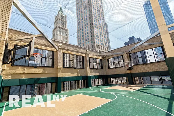 Rented by REAL New York | media 24