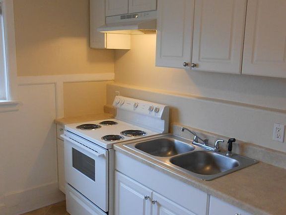 3rd image of 817 S 11th St #6804806