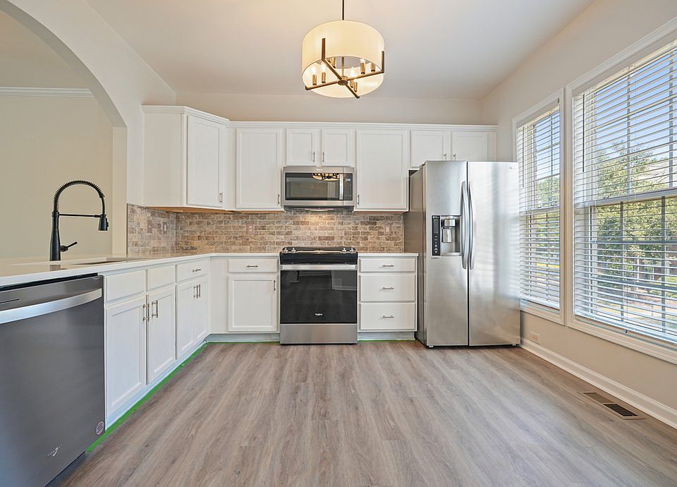 Kitchen Photo - Quartz Countertops with Tumbled Travertine Backsplash and Feature Wall