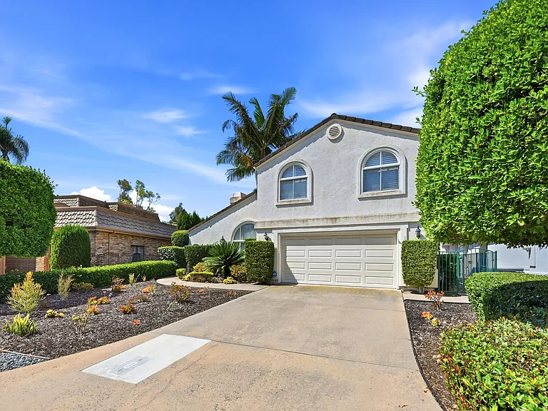 12331 Fairway Pointe Row — Photo 1