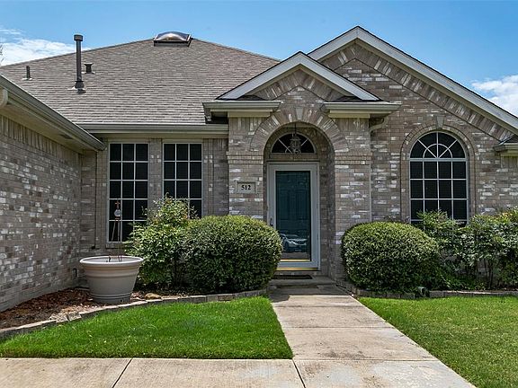 3rd image of 512 Oakdale Ct