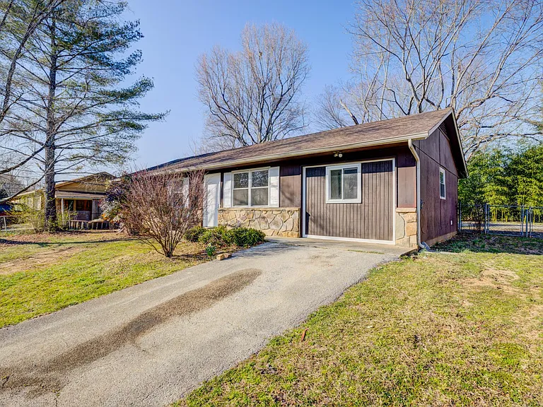 1025 Roswell Rd — Photo 17