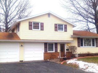 16 Galaxy Dr, Rochester, NY 14617