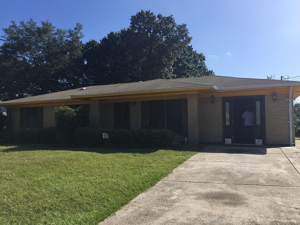 1st image of 564 N Forest Dr